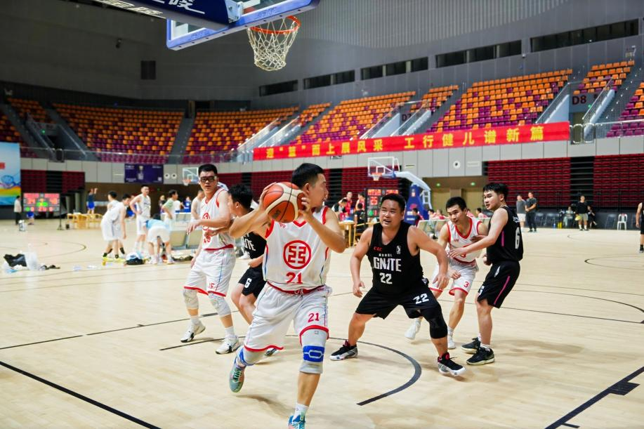 尼斯训练开放日，赛前止住颓势引欢呼，欧联在即，团队化学反应显著的简单介绍