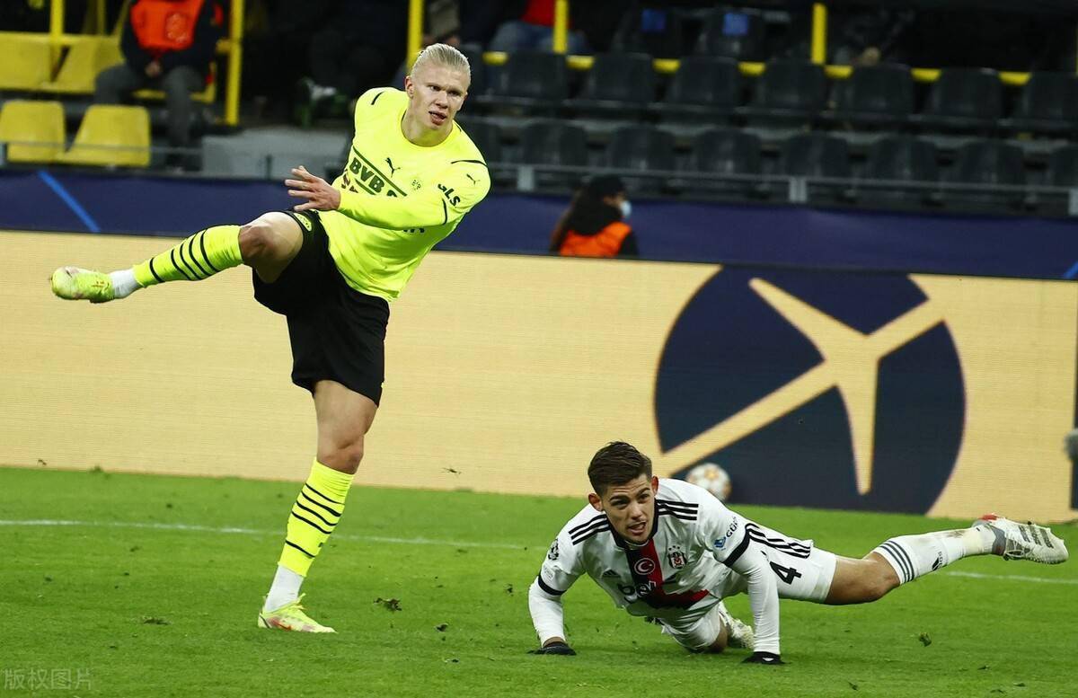 克里夫兰骑士迎英超关键赛;关键时刻战术微调;赛场秩序良好;球队文化再被提及的简单介绍 克里夫兰骑士迎英超关键赛;关键时刻战术微调;赛场秩序良好;球队文化再被提及的简单介绍