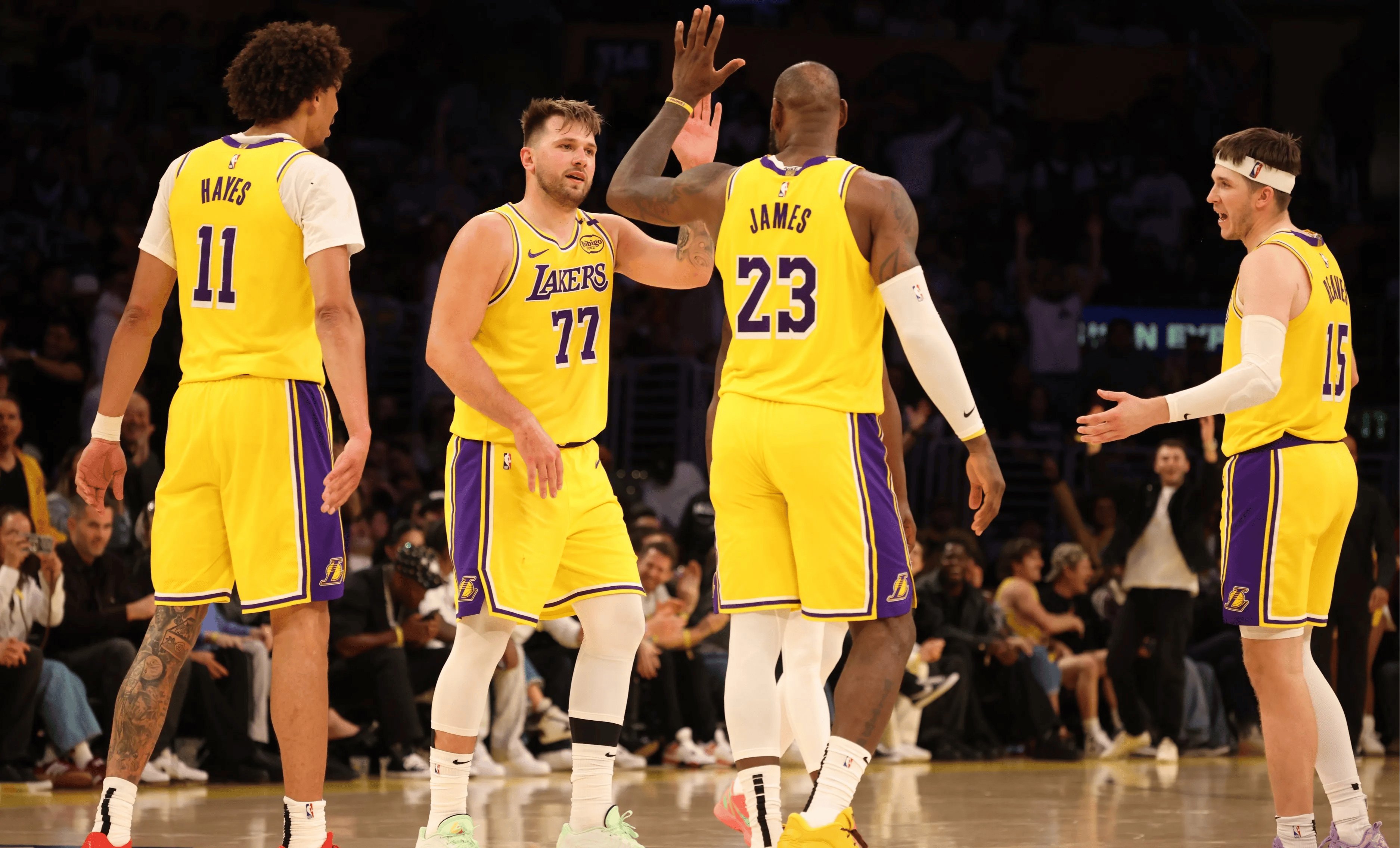 包含今晚洛杉矶湖人调整名单以备欧冠洛杉矶湖人围绕欧冠战术微调，赛后波士顿凯尔特人更衣室发声看傻球迷的词条